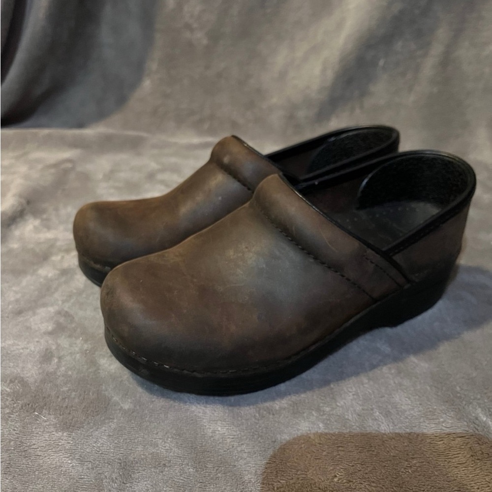 Dansko Professional brown oiled leather clog sz 36